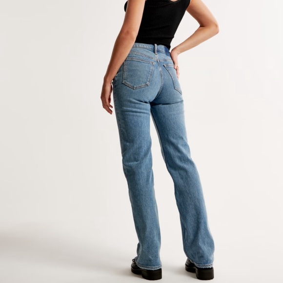 NWT Abercrombie High Rise 90s Relaxed Jeans 34 (18) Short - Picture 2 of 3